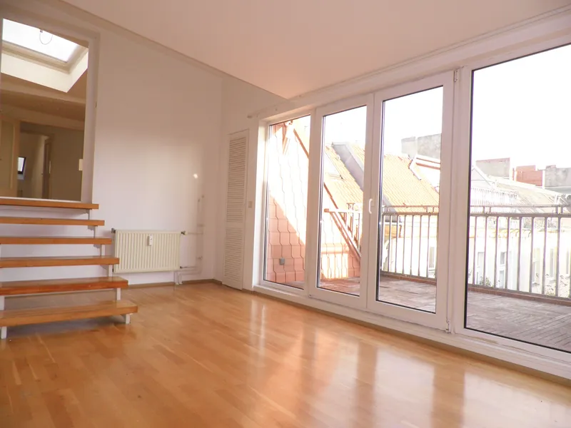 Hübsches DG mit Dachterrasse + Parkett, tolle Wohnlage Stephanstraße! — photo 1